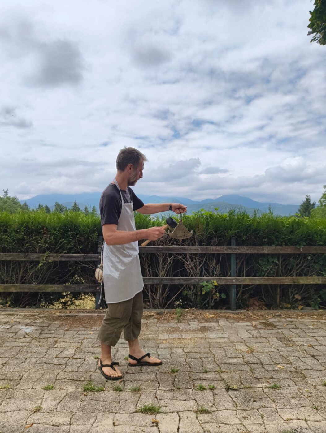 The meal gong